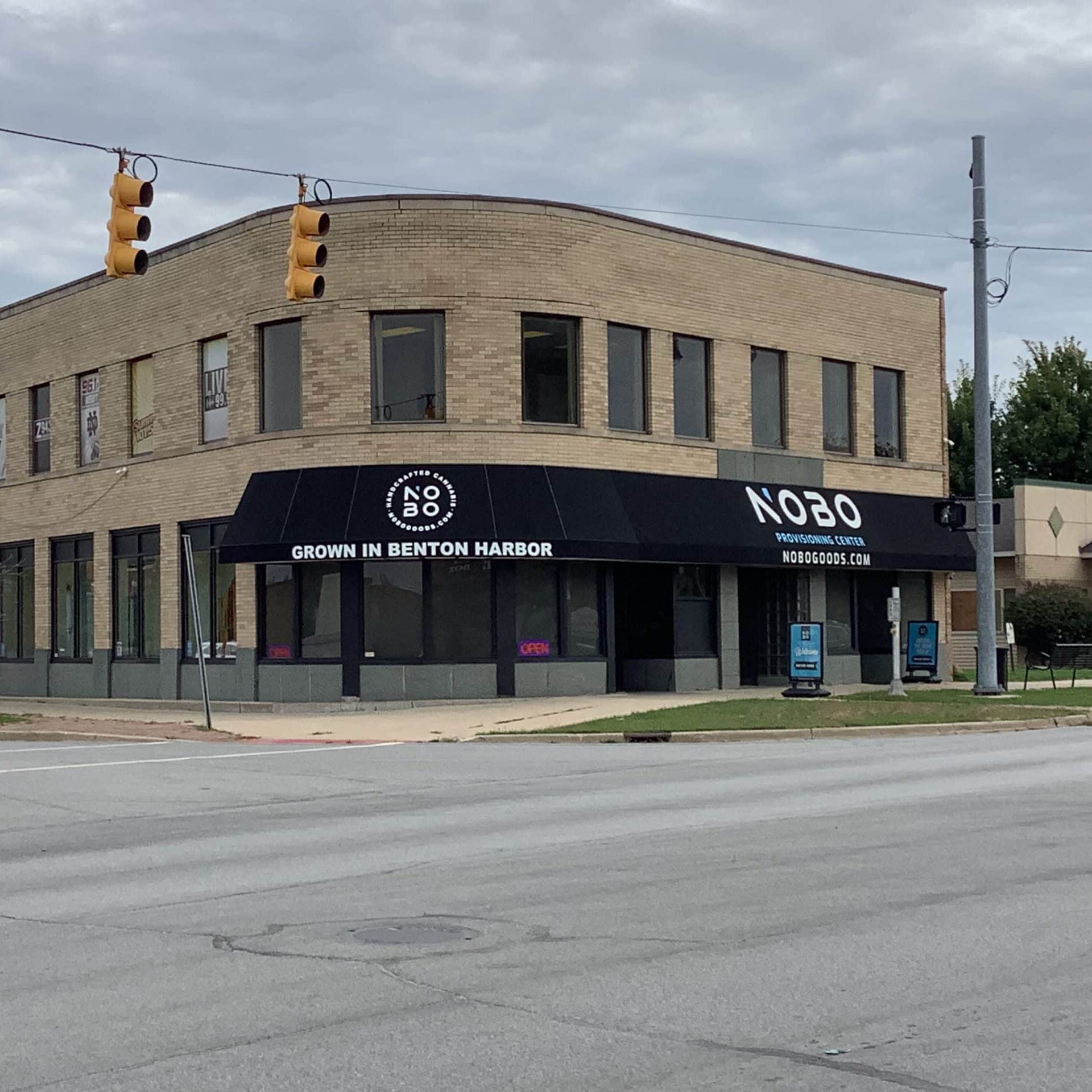 NOBO Provisioning Commercial Awning